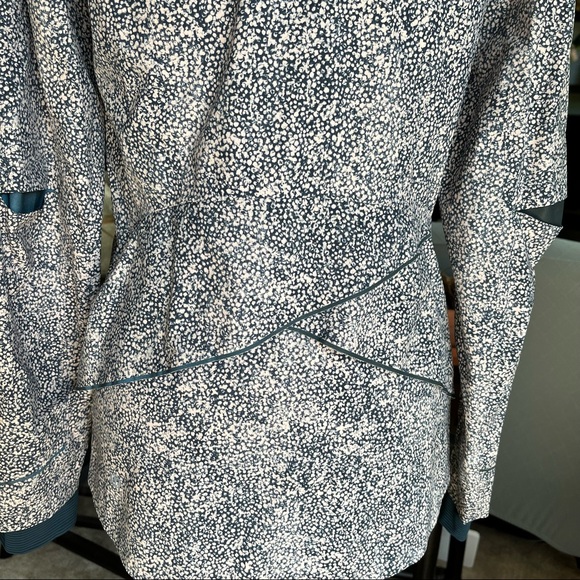 Lululemon Runaway Jacket - Picture 9 of 15